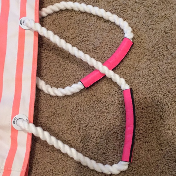 Victoria Secret beach bag/ overnight bag - Picture 3 of 3